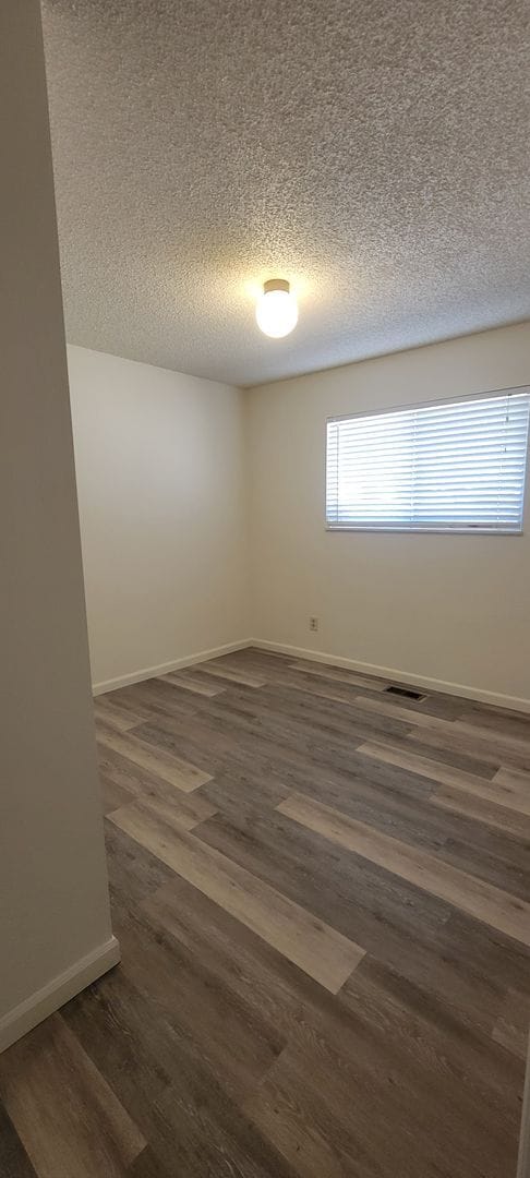 Building Photo - 2 bedroom 1 bath with garage
