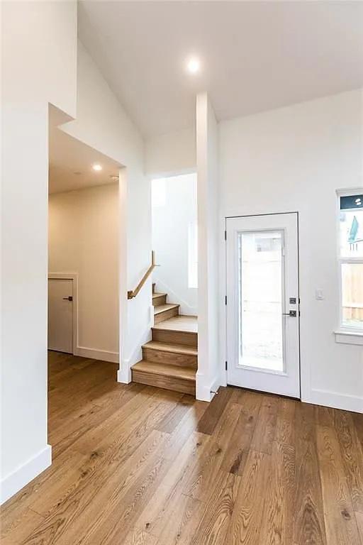 Building Photo - 409 W 35th St