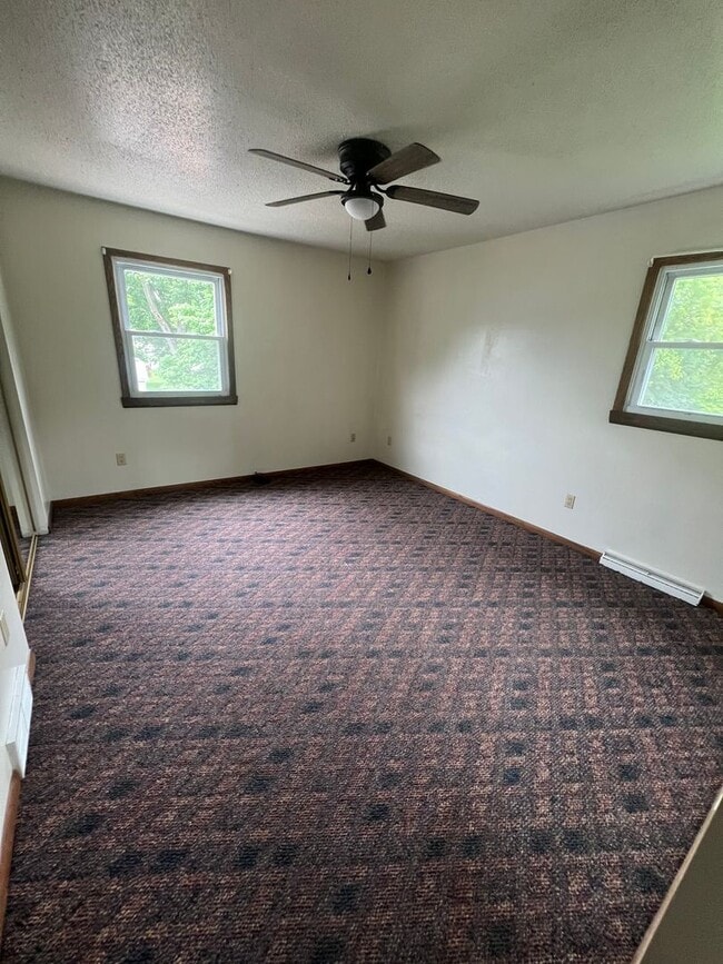 Building Photo - Millcreek 3 Bedroom House