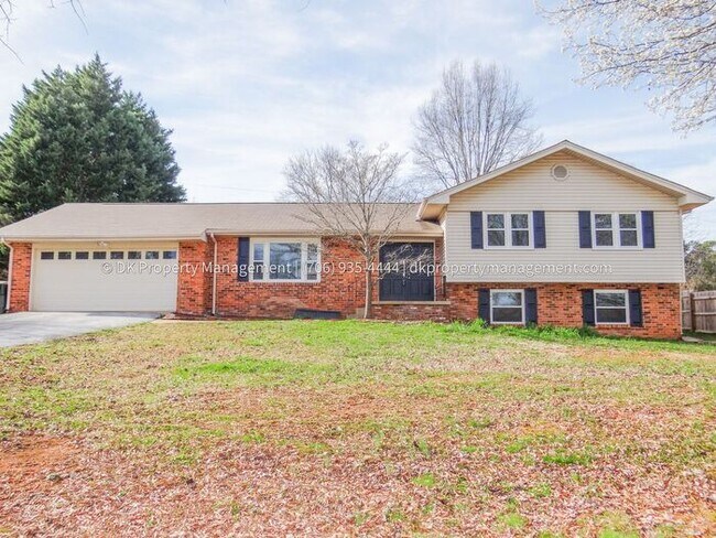 Primary Photo - East Brainerd House with Fenced in Yard!