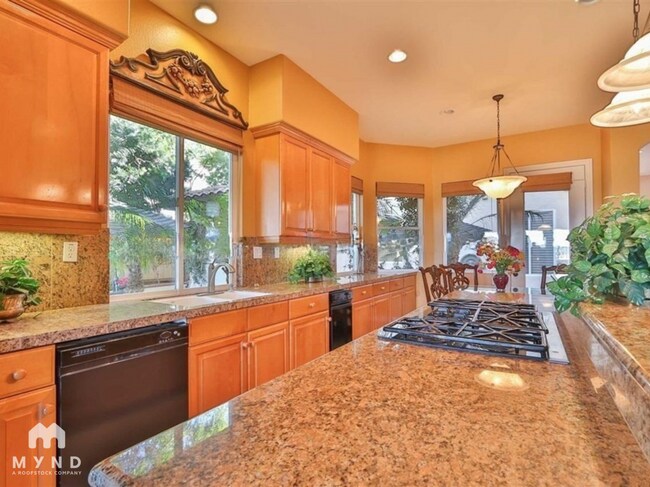 Building Photo - 2914 Carrillo Way