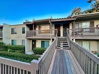Building Photo - Beautifully Remodeled 1 BD, 1 Mile to beach
