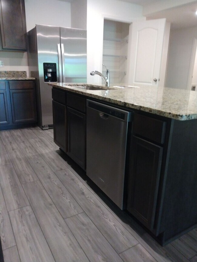 Building Photo - Brand New 3 Bedroom 2 Bathroom Villa Home Silver Ridge