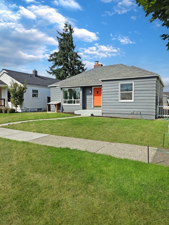 Primary Photo - Room for rent near UP #3 OPEN HOUSE 11/29 11:30a - 1215p