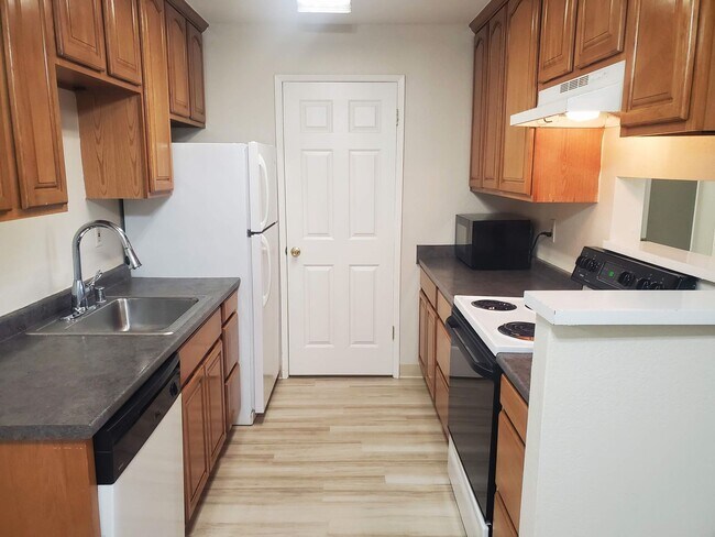 Building Photo - Concord/Clayton Border-Ground floor 1/1 w/ In Unit Laundry