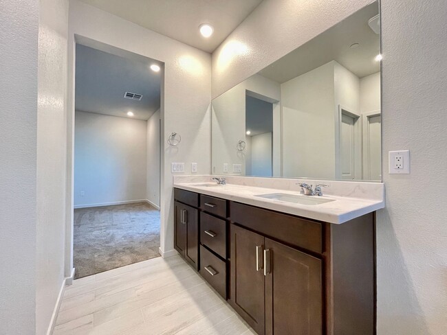 Building Photo - MOUNTAIN VIEWS, Gently lived in 4 bedroom 2.5 Bathrooms with Loft, home is a Must See!