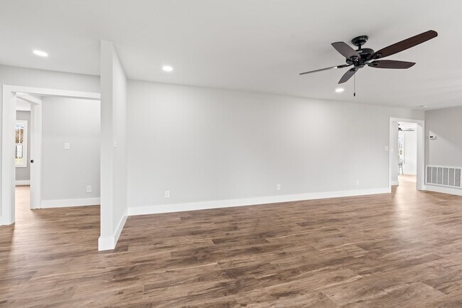 Building Photo - 102 Dogwood Ln