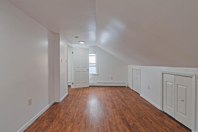 Building Photo - 337 Summit Ave