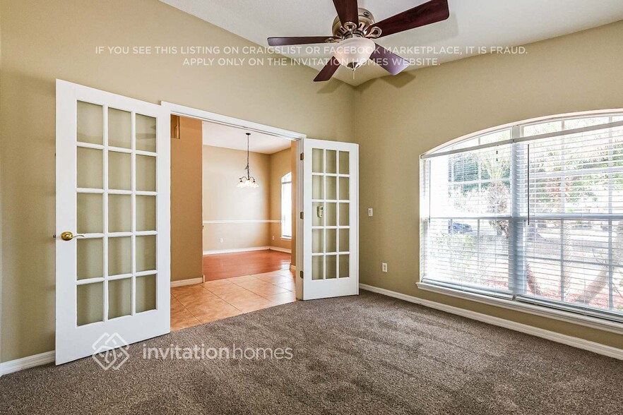 Building Photo - 10207 Summer Elm Ave