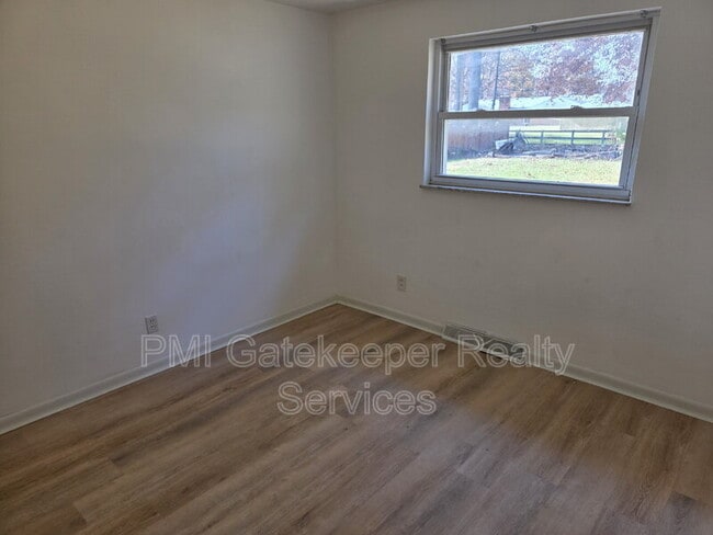 Building Photo - 5757 Cromley Dr