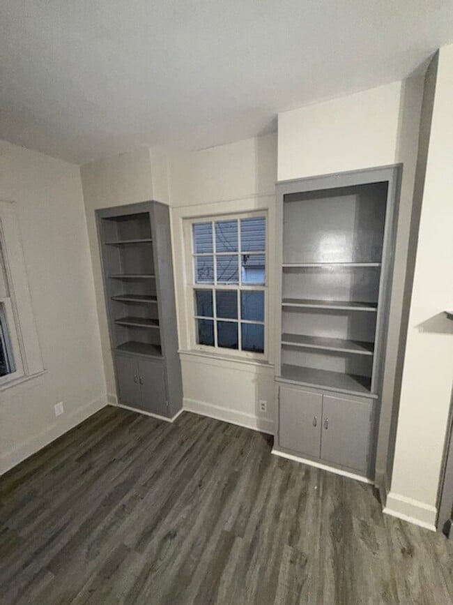 Building Photo - 511 S Evans Ave