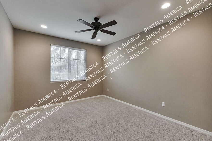 Building Photo - 11042 E Lone Pine Pl