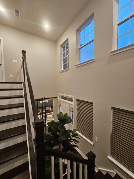 Building Photo - 2050 Whithorn Hl