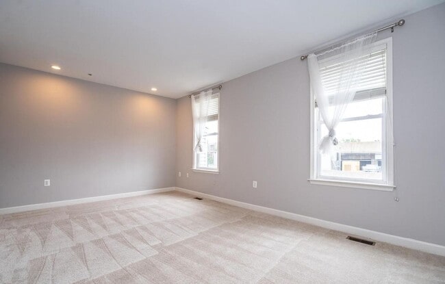 Building Photo - 1354 Monroe St NW