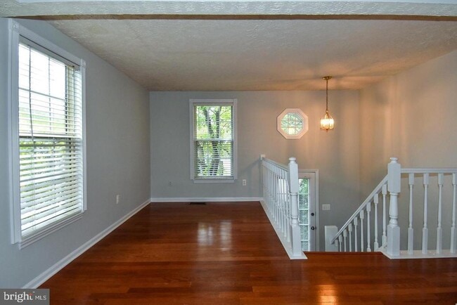 Building Photo - 1545 Woodcrest Dr