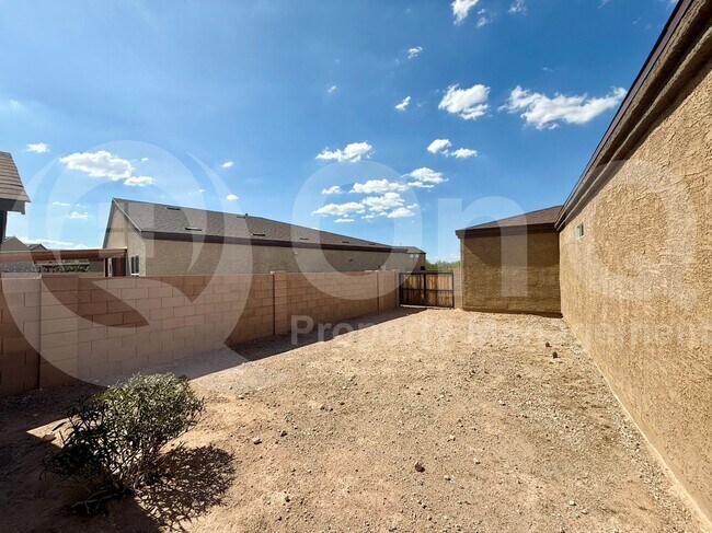 Building Photo - 2736 Calle Palta