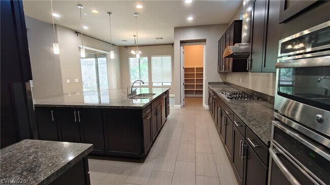 Building Photo - 2868 Josephine Dr