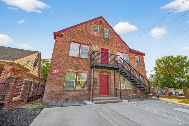 Building Photo - 2602 Isabella St