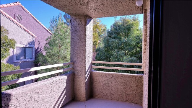 Building Photo - 5066 S Rainbow Blvd