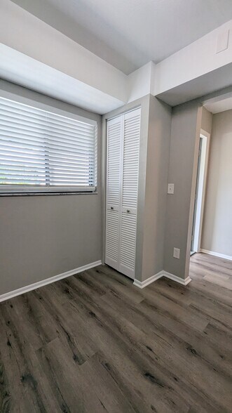 Building Photo - 6296 Sugar Bush Ln