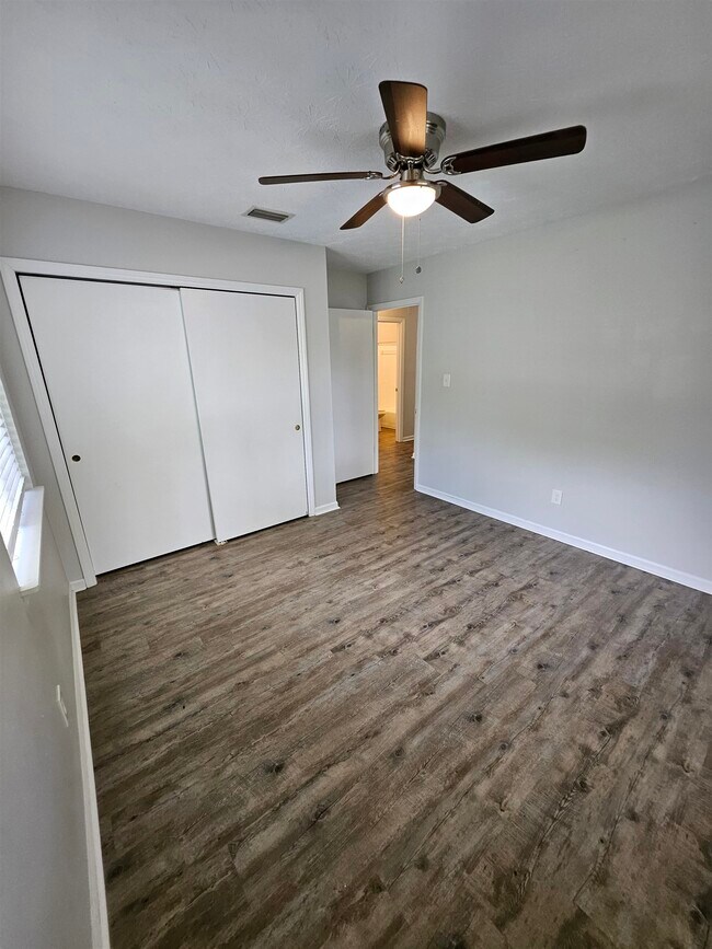 Building Photo - 3235 Springdale Dr