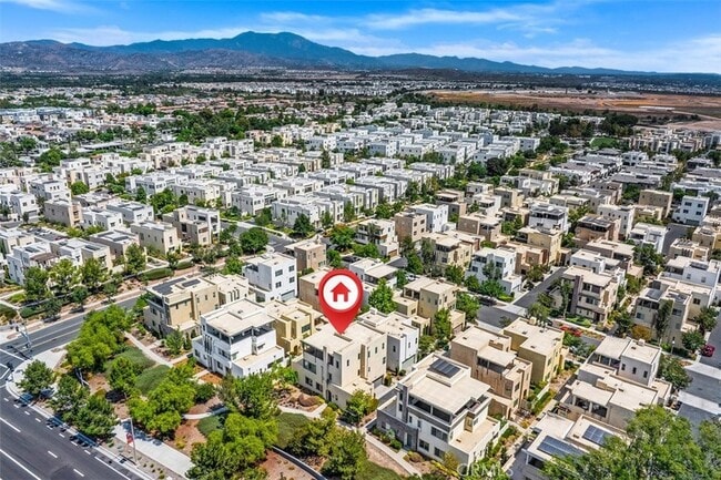 Building Photo - 123 Interval