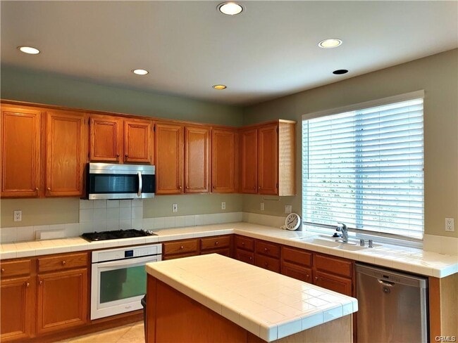 Building Photo - 47 Straw Flower