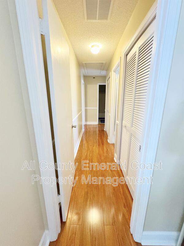 Building Photo - 1126 Bay Ct