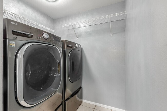 Building Photo - Remodeled 2 bedroom unit just minutes from...
