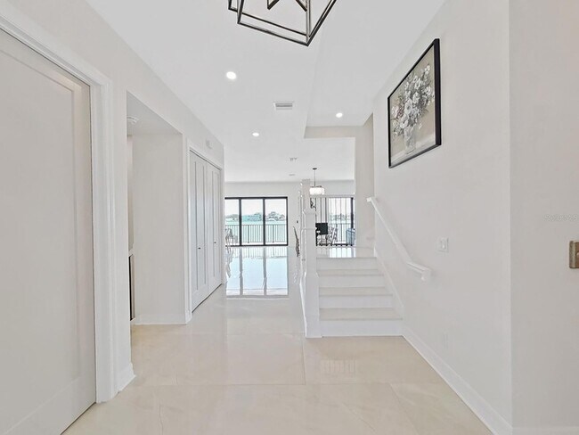 Building Photo - 882 Bay Point Dr