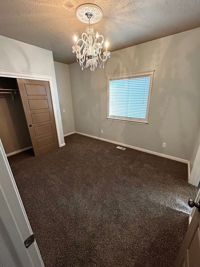 Building Photo - 3 Bedroom 2.5 Half Bath Home in Tuscany Vi...