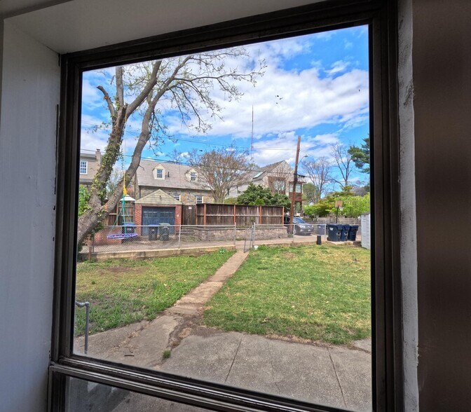 Building Photo - 4317 River Rd NW