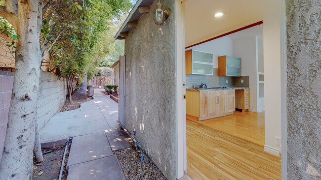 Studio (BR#3) door... - 18406 Bessemer St