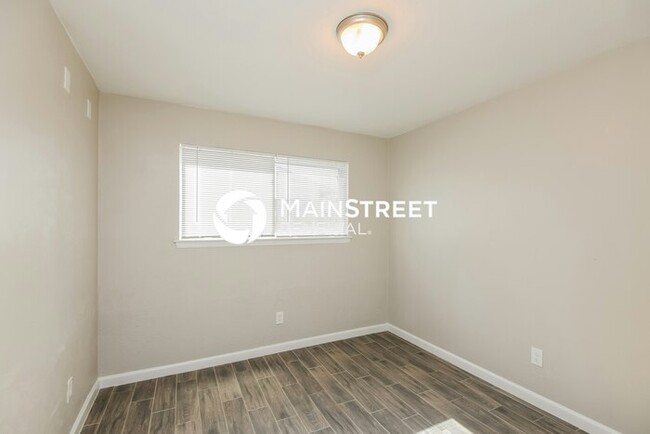 Building Photo - 2606 Shenandoah Dr