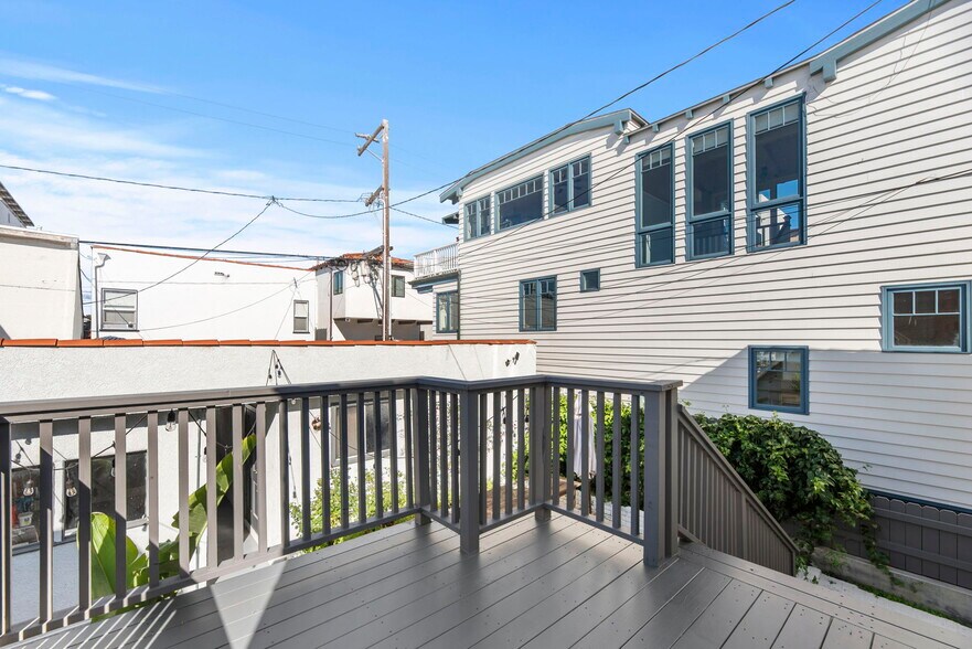 Building Photo - 303 28th St