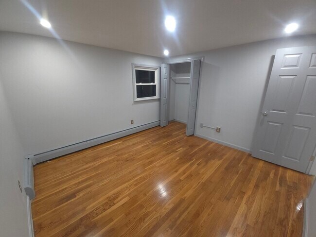 Building Photo - 25 Moraine Pl