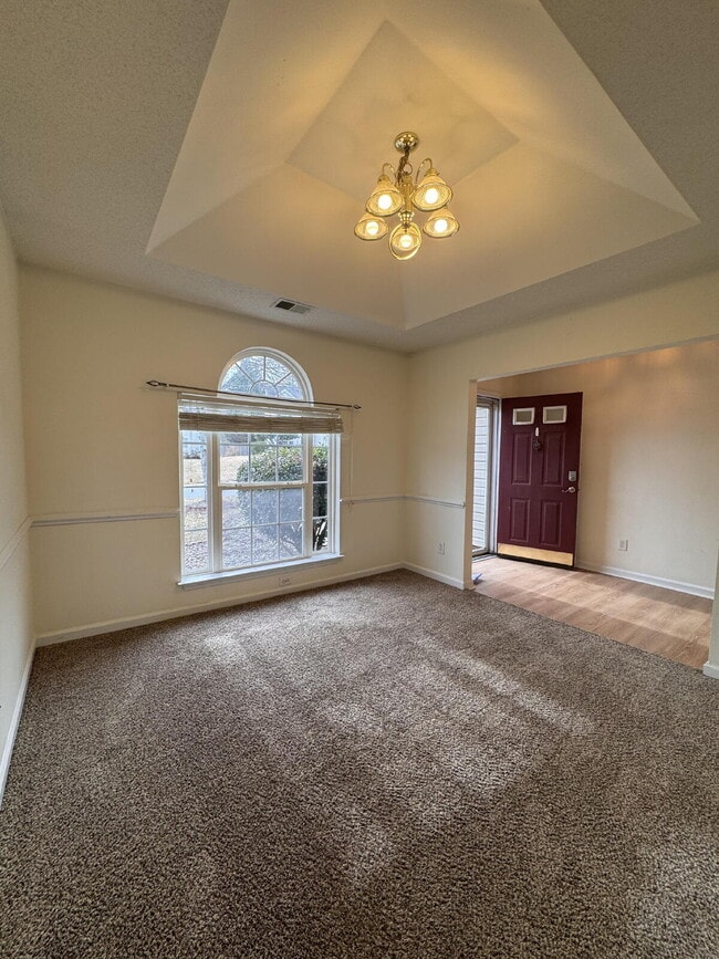 Building Photo - Spacious 3BR Home with Large Fenced Yard – Prime Simpsonville Location!