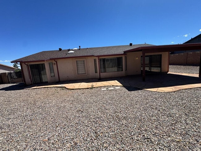 Building Photo - 4877 Los Reyes Dr