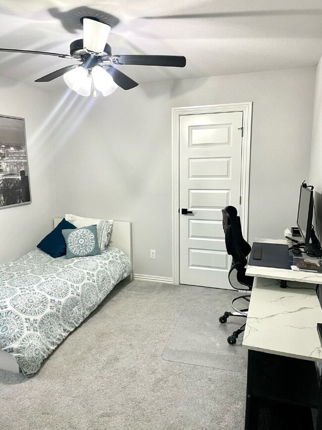 Building Photo - 2014 W Chandler Ave