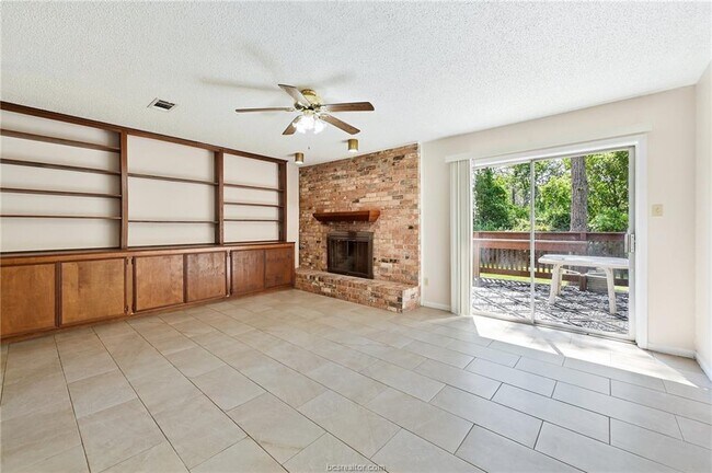 Building Photo - 1200 Holleman Dr