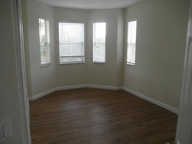Building Photo - 3308 Shoma Dr