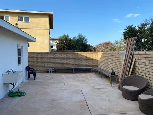 Building Photo - Top Floor 2-Bedroom Duplex in Fletcher Hills