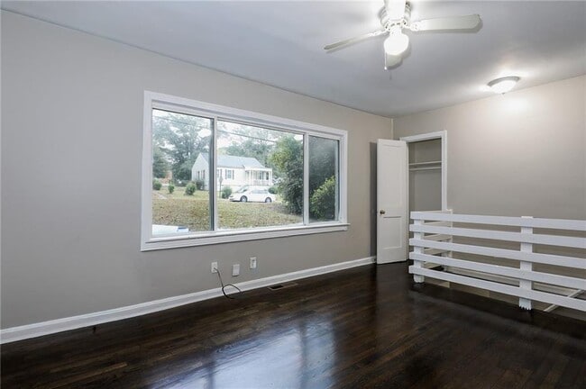 Building Photo - 1123 Graymont Dr SW