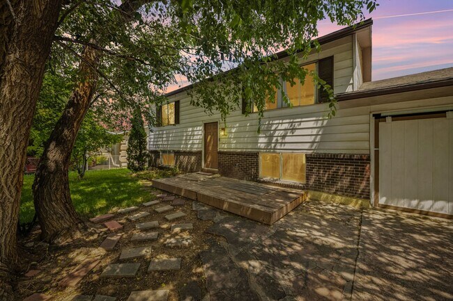 Building Photo - 1551 Chadwick Dr