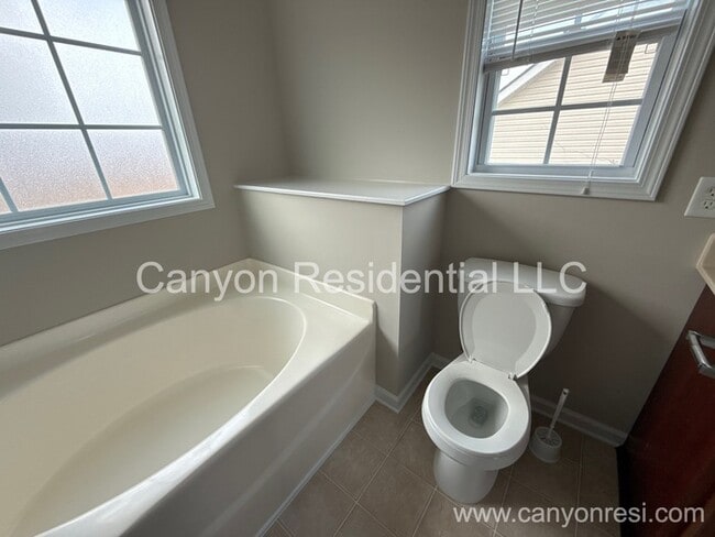 Building Photo - 3628 Crosswinds Dr