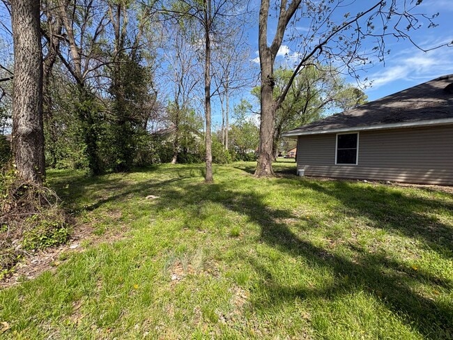 Building Photo - Reed Enterprises Management