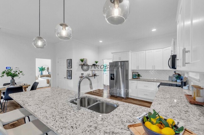 Building Photo - 44 4th Ave