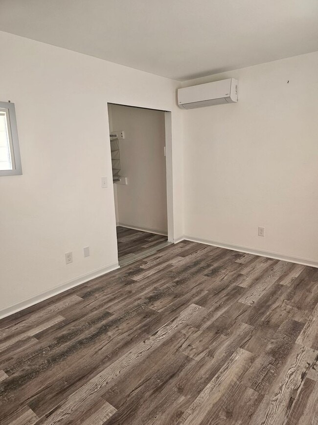 Building Photo - 2 bed 1 bath home + bonus room near Joshua...