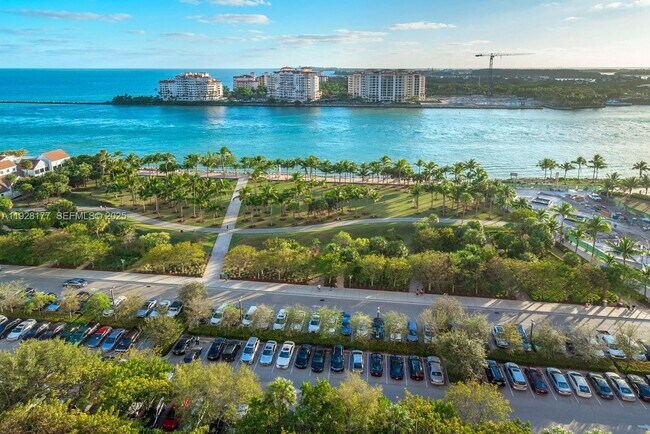 Building Photo - 300 South Pointe Dr