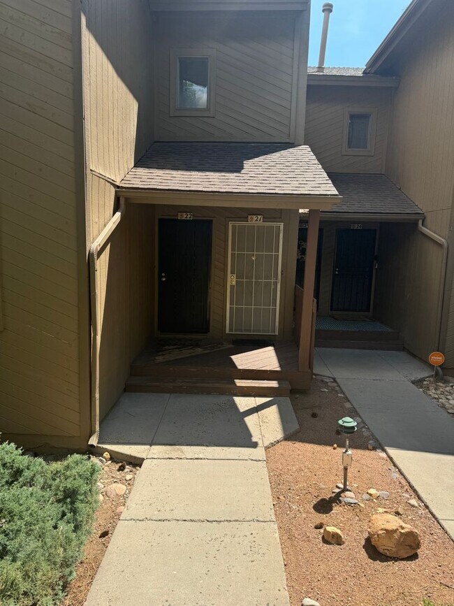 Building Photo - AVAILABLE SOON! Charming 2-Bedroom, 2-Bath...